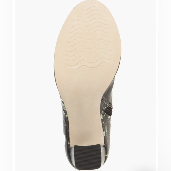 Matisse 'Graffiti' Block Heel Bootie - Picture 9 of 14